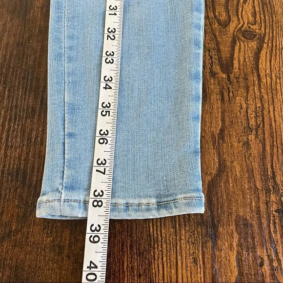 FRAME
Le One faded mid-rise skinny jeans - Picture 11 of 14